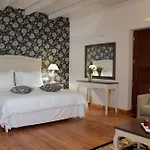 Nefeles Luxury Residences & Lounge Hotel Kardaras
