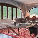 Hotel Nefeles Luxury Residences & Lounge Kardharás