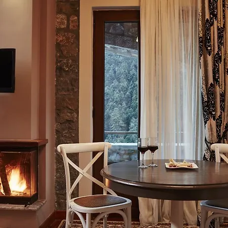 Hotell Nefeles Luxury Residences & Lounge Kardharás