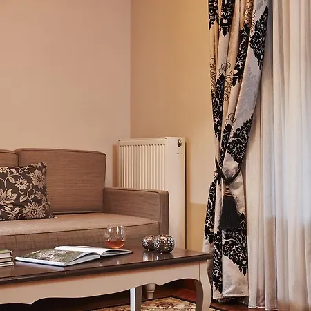 Hotell Nefeles Luxury Residences & Lounge Kardharás