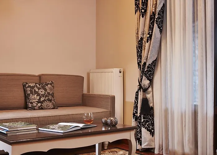 Hotel Nefeles Luxury Residences & Lounge Kardharás